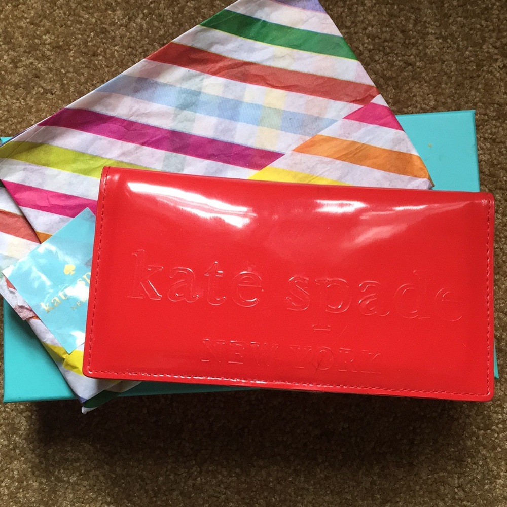 Kate Spade ♠️ Wallet - Picture 2 of 5